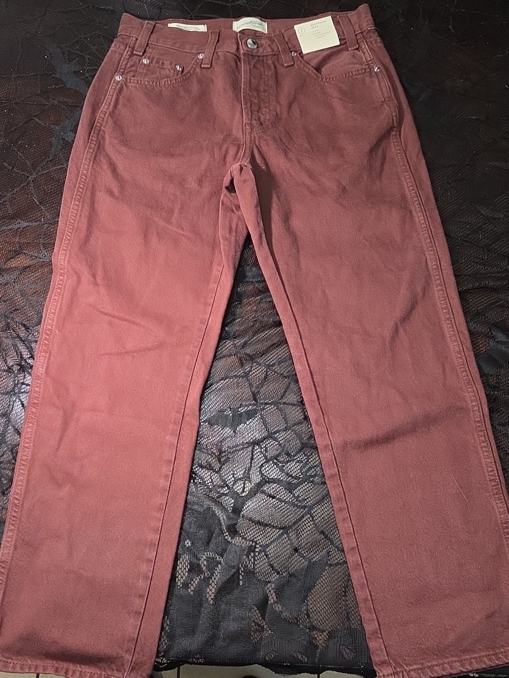 Universal Thread Women's Mid-Rise Boyfriend Jeans - Burgandy Size 2